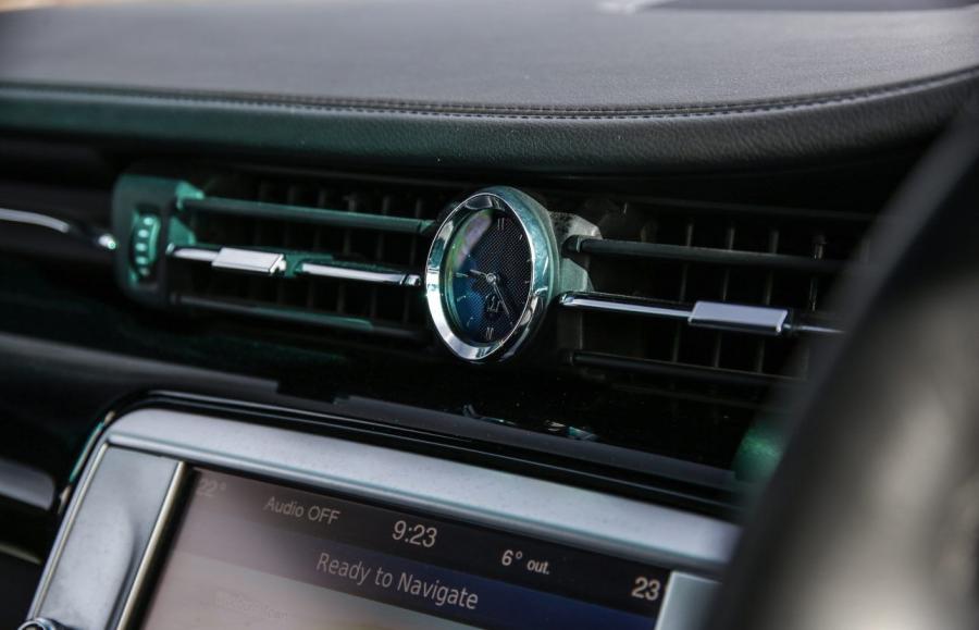 Детали интерьера Maserati Quattroporte Shooting Brake 2013 года  (UK) (фото 9 из 18)